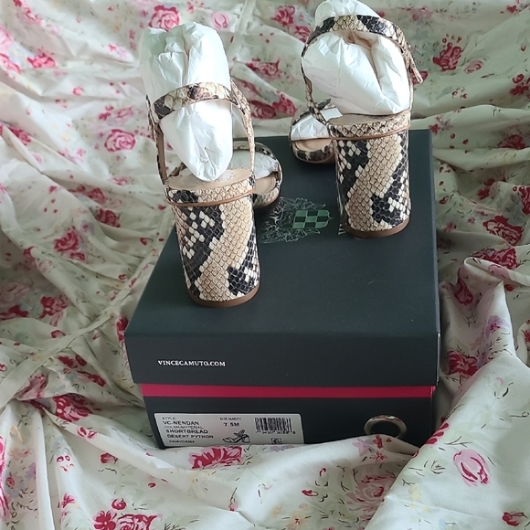 Vince Camuto Women's Snakeskin Block Heel Sandals NWB - Picture 3 of 6